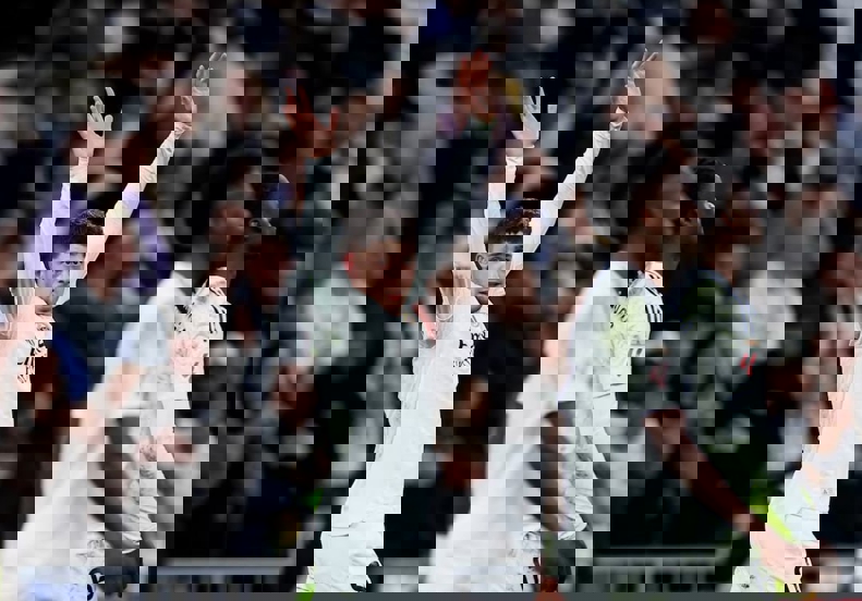 2176082