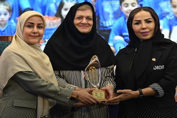معادله عجیب در فوتسال زنان؛ از ورودی ۳۴۰ میلیونی تا جوایز ۱۰ میلیونی معادله عجیب در فوتسال زنان؛ از ورودی ۳۴۰ میلیونی تا جوایز ۱۰ میلیونی